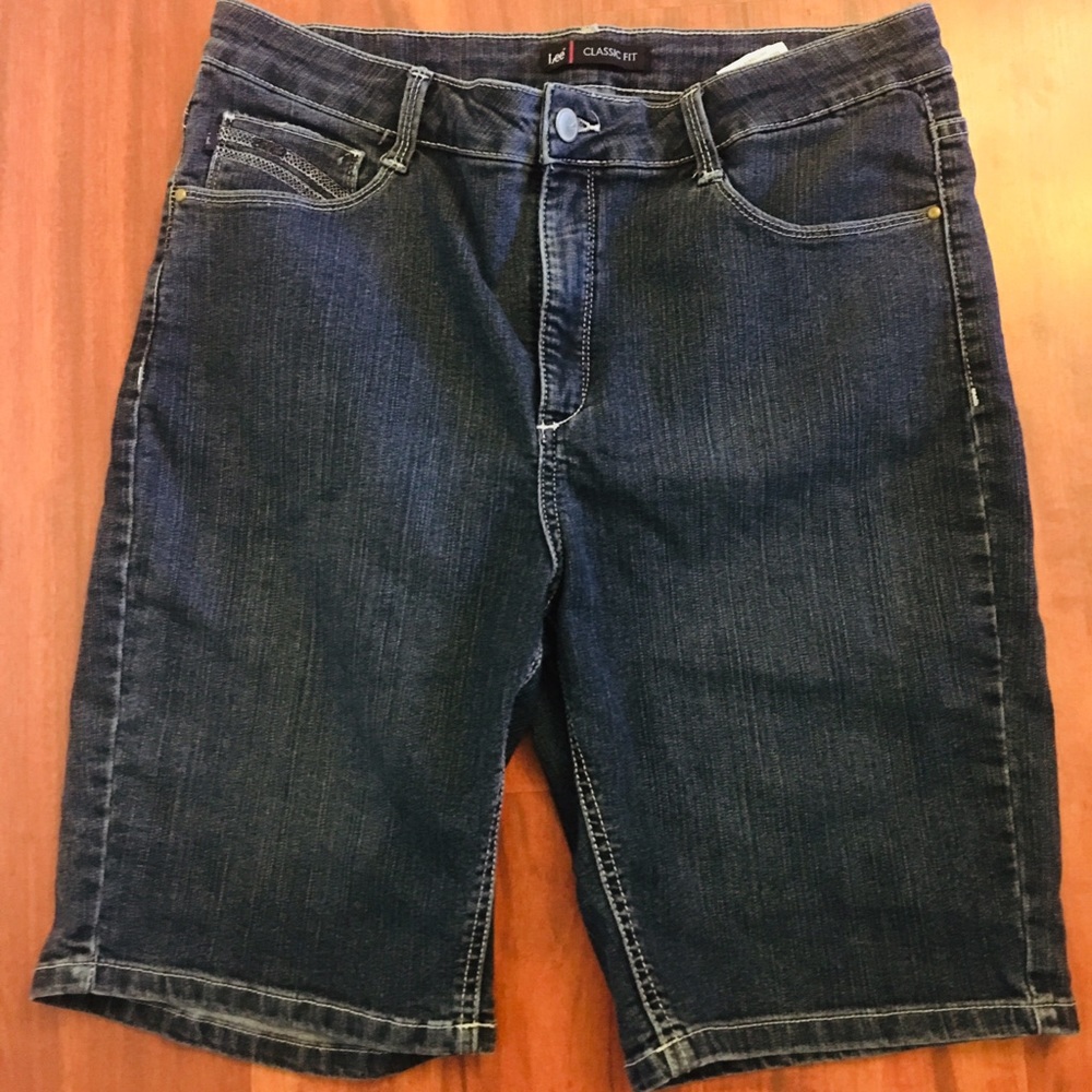 Lee Classic Fit Jean Shorts Size 14 Med Navy Blue